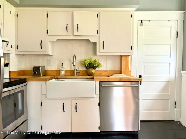 $4,000 | 590 Highway 23B, Hudson, NY 12534