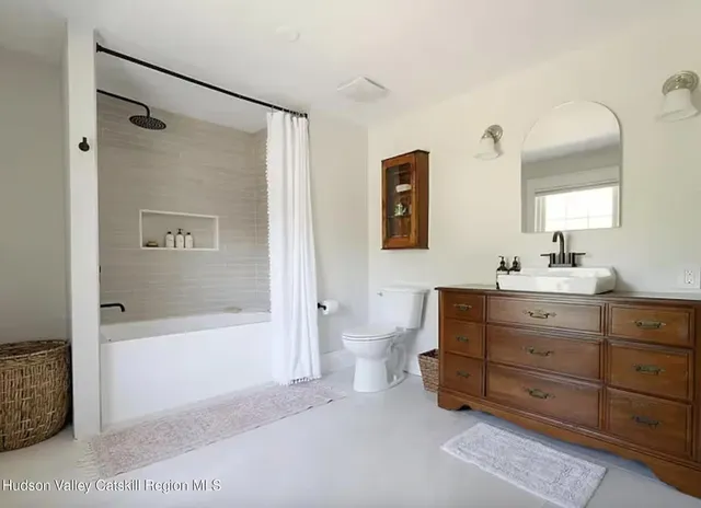 $4,000 | 590 Highway 23B, Hudson, NY 12534