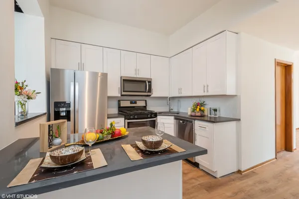 $2,250,000 | 3542 North Halsted Street, Chicago, IL 60657