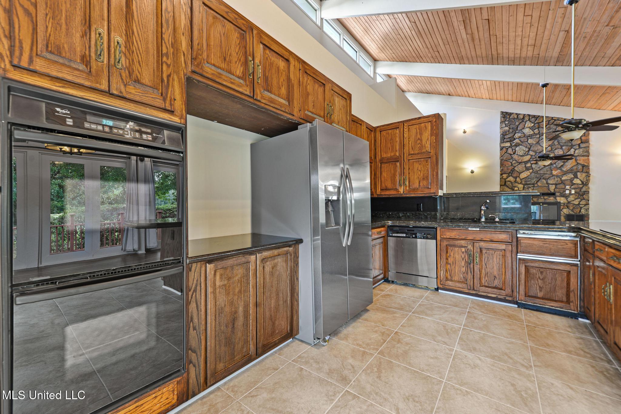 687 Oahu Street Diamondhead, MS 39525 - Photo 14 of 52 009