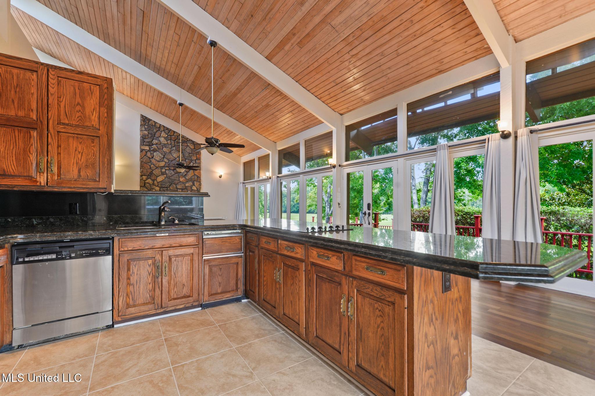 687 Oahu Street Diamondhead, MS 39525 - Photo 15 of 52 010