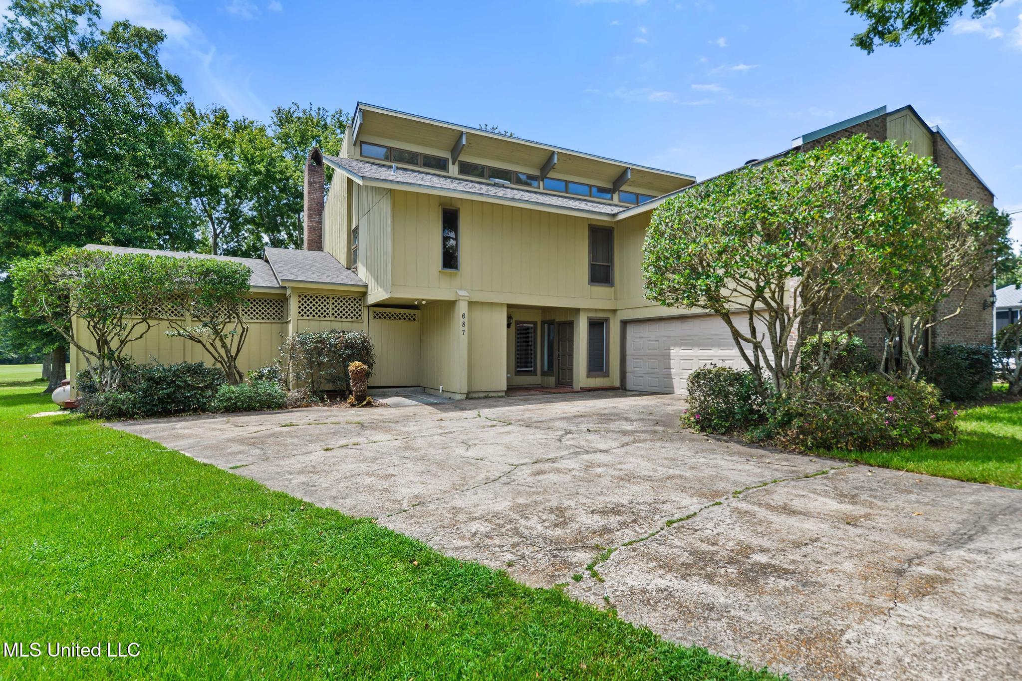 687 Oahu Street Diamondhead, MS 39525 - Photo 2 of 52 002