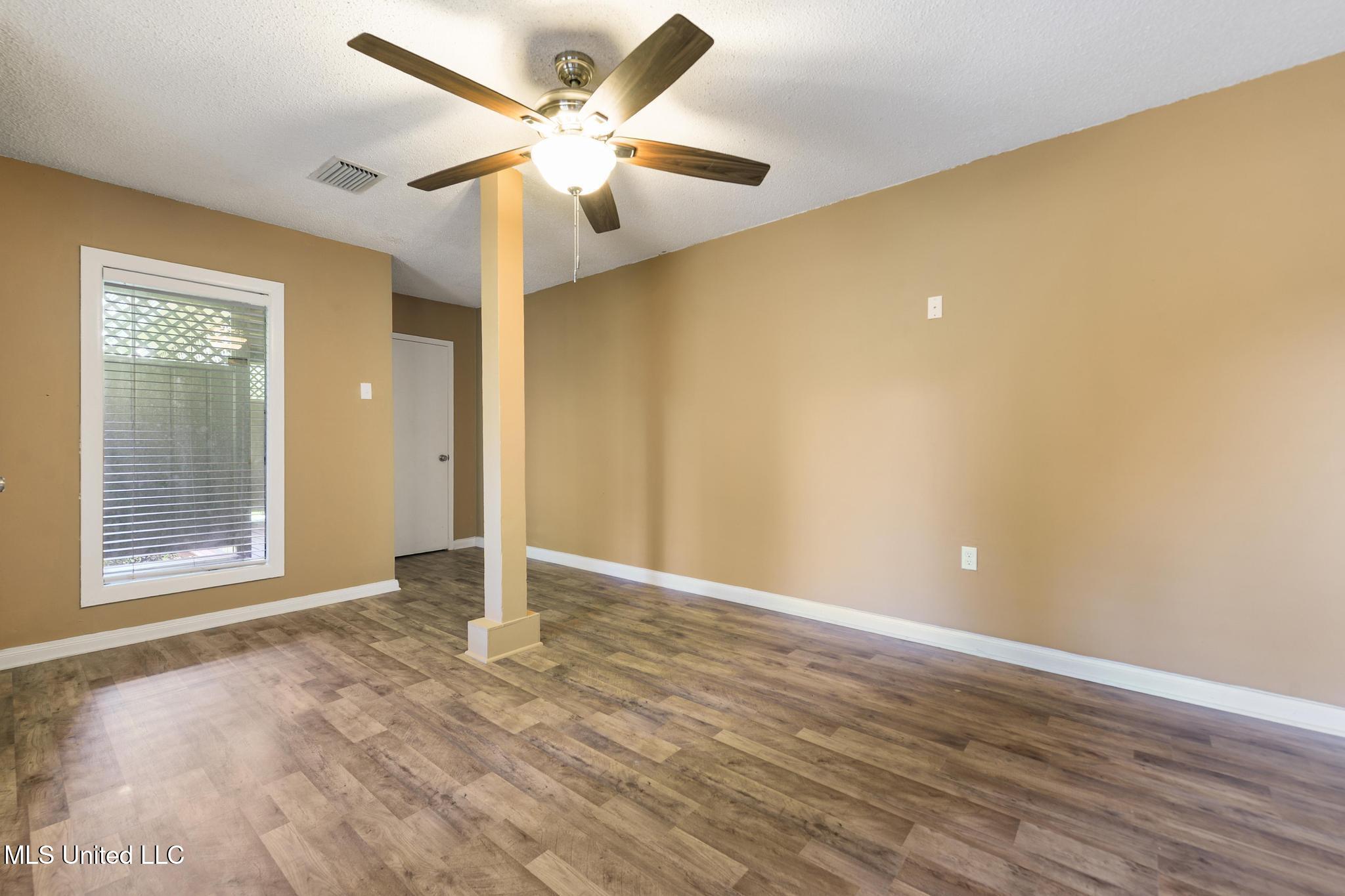 687 Oahu Street Diamondhead, MS 39525 - Photo 3 of 52 026