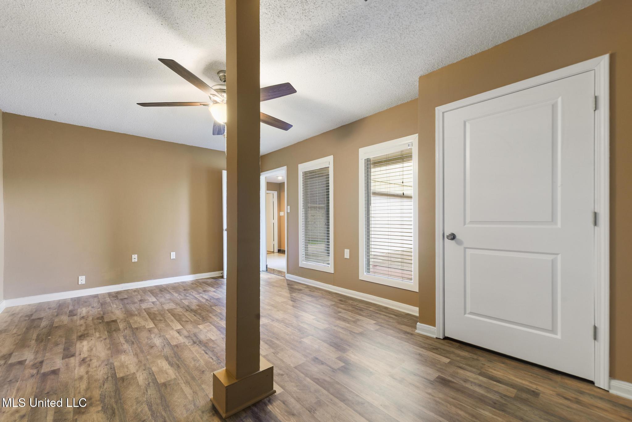 687 Oahu Street Diamondhead, MS 39525 - Photo 4 of 52 027