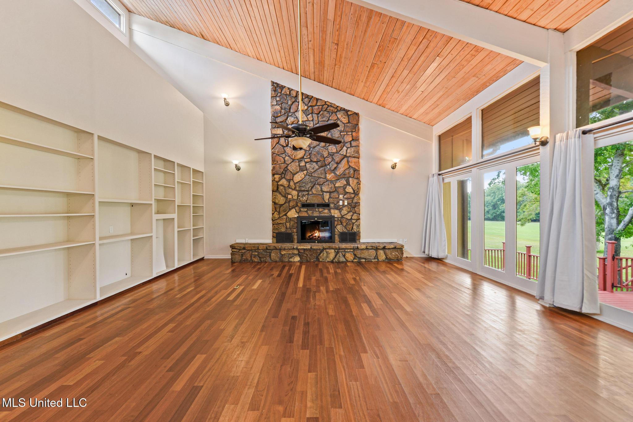 687 Oahu Street Diamondhead, MS 39525 - Photo 6 of 52 004