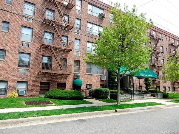 $199,950 | 120 Horton Highway, Unit A13, Mineola, NY 11501