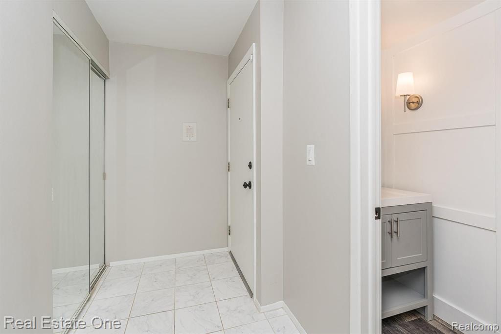 1677 Riverside Drive, Unit 16 Rochester Hills, MI 48309 - Photo 21 of 31