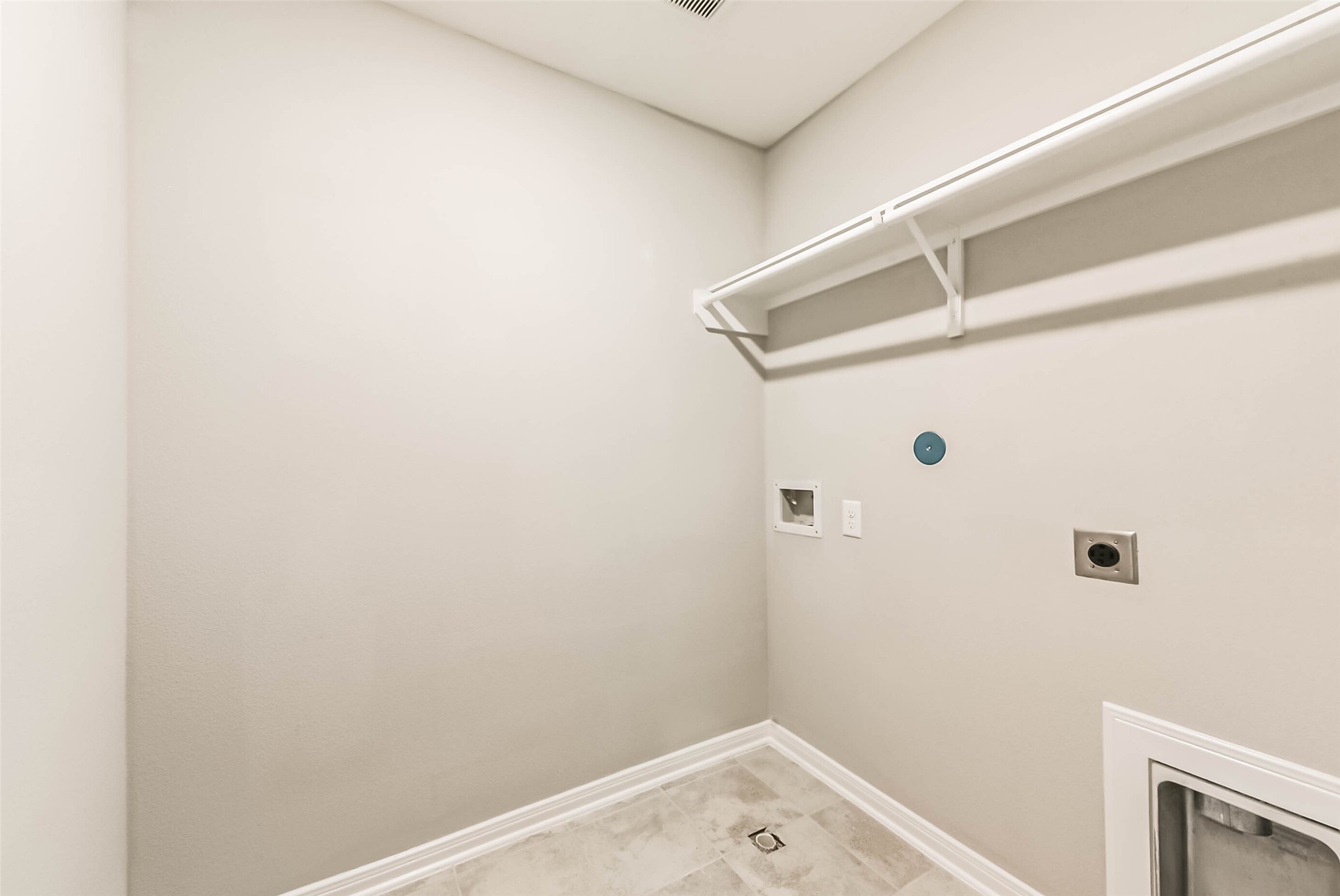 11626 Moonstruck Lane Houston, TX 77048 - Photo 31 of 35 a view of a small space