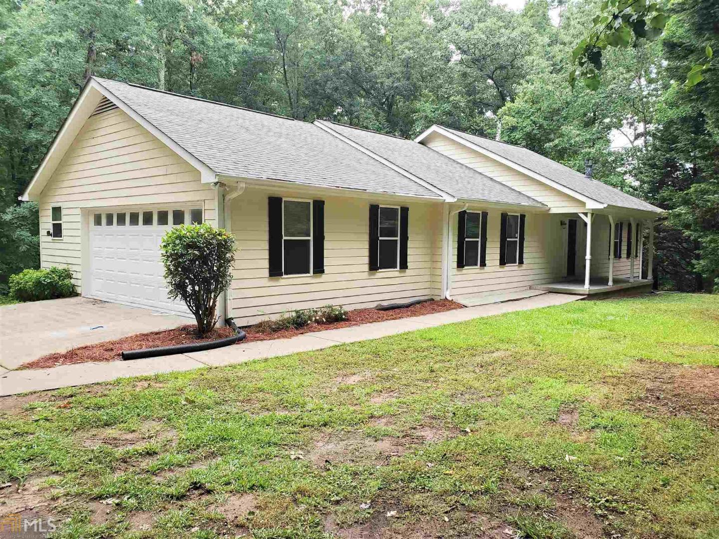 a view of a house with a yard and plants
