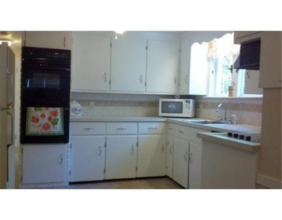 23 Rosedale Avenue Springfield, MA 01128 - Photo 3 of 13