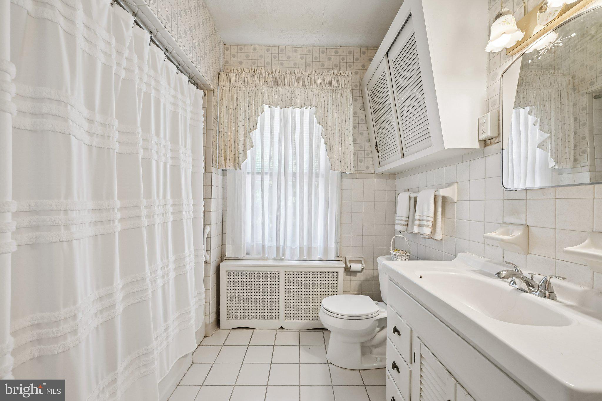 228 Heulings Avenue Riverside, NJ 08075 - Photo 18 of 24 Main Bath