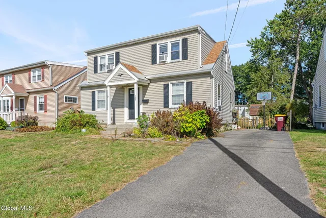 $259,900 | 104 Rotterdam Street, Rotterdam, NY 12306