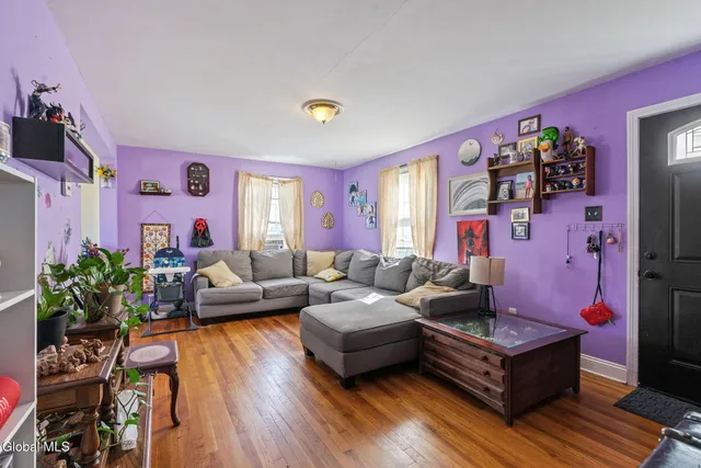 $259,900 | 104 Rotterdam Street, Rotterdam, NY 12306