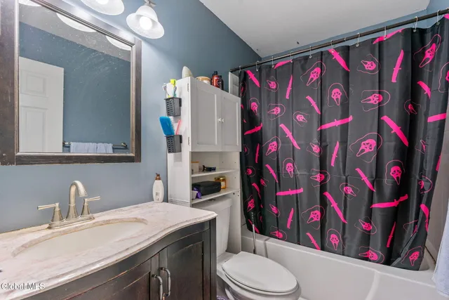 $259,900 | 104 Rotterdam Street, Rotterdam, NY 12306