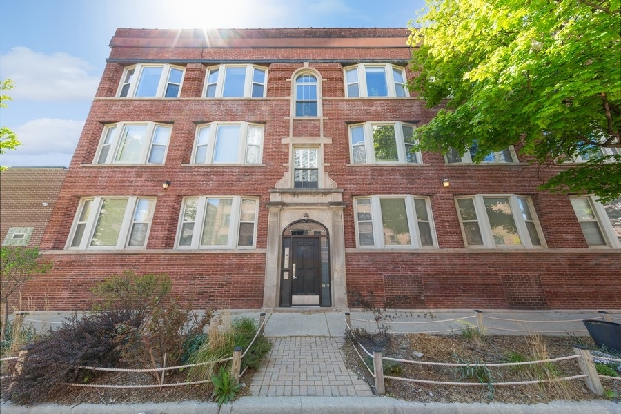 3942 North Clarendon Avenue, Unit 1N Chicago, IL 60613 - Photo 1 of 13 a front view of a house