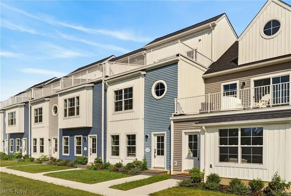 $555,000 | 449 Harbor Lane, Lorain, OH 44052