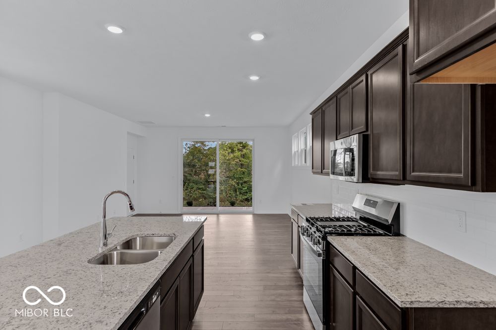 15958 Meadow Frost Court Fishers, IN 46037 - Photo 5 of 43