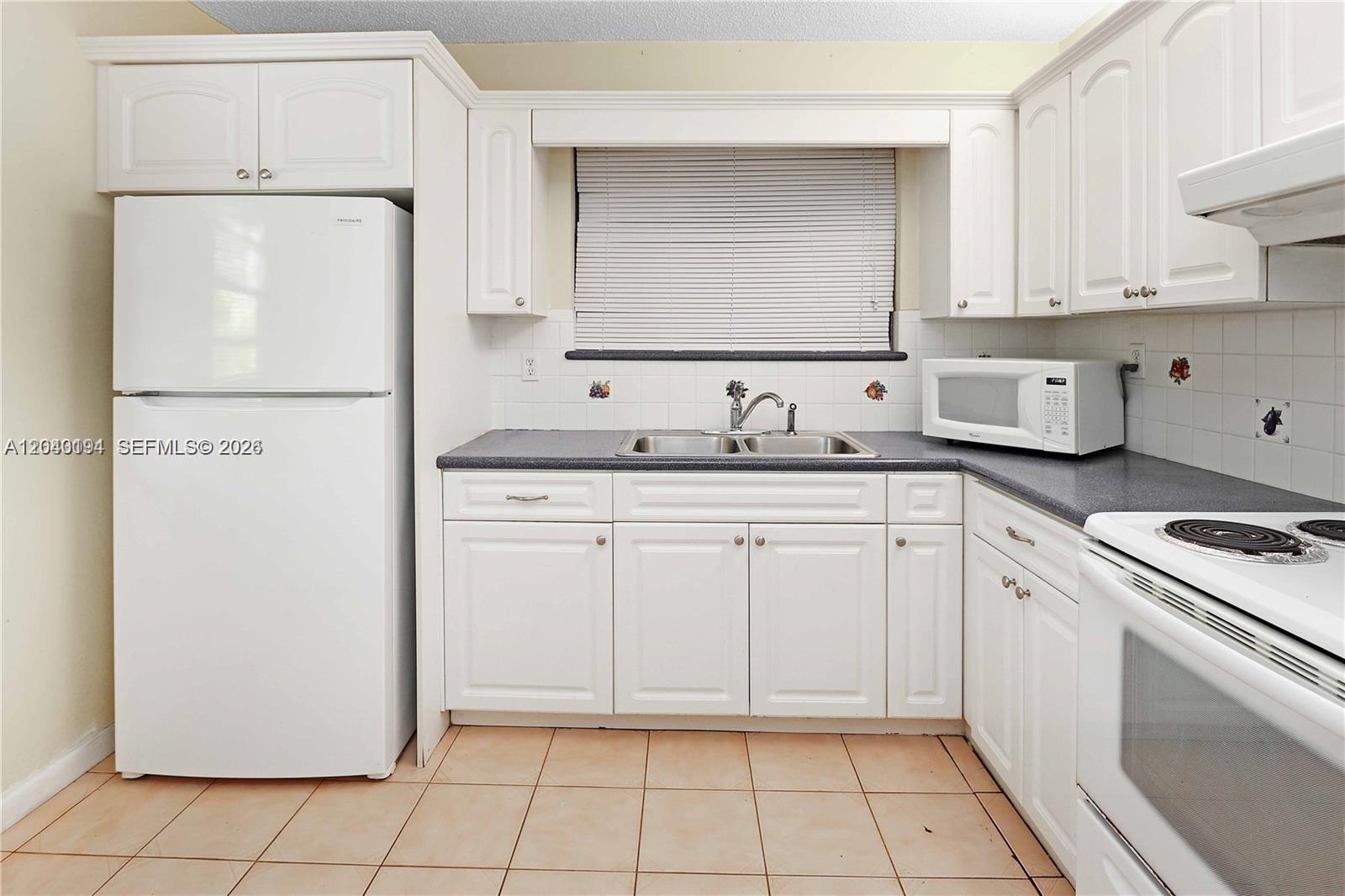 2500 Southwest 113th Court Miami, FL 33165 - Photo 15 of 31
