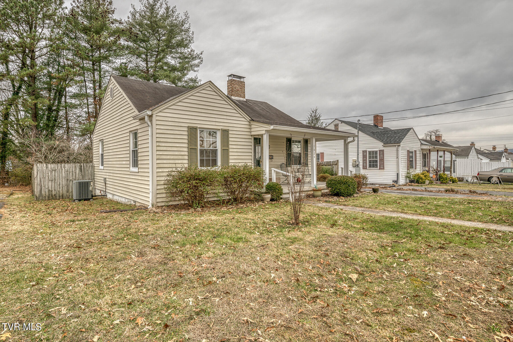 1024 Columbia Road Bristol, TN 37620 - Photo 3 of 19 1024 Columbia Rd 3