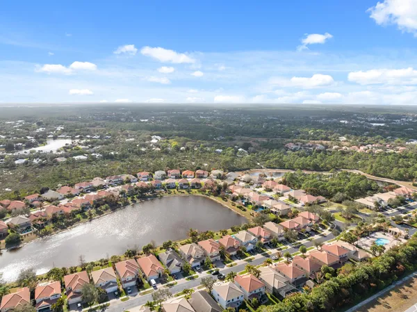 $749,500 | 5935 Southeast Crooked Oak Avenue, Hobe Sound, FL 33455