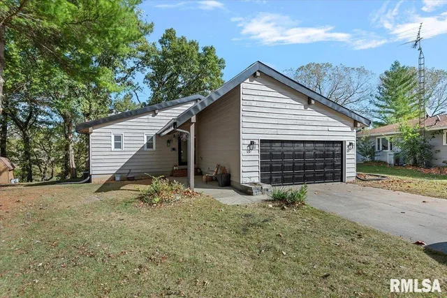 $305,000 | 12 Quail Lane, Jacksonville, IL 62650