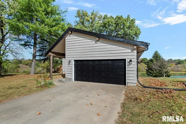 $305,000 | 12 Quail Lane, Jacksonville, IL 62650