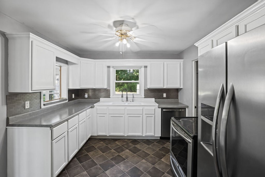 2832 North Fairview Avenue Decatur, IL 62526 - Photo 12 of 27 Gallery Image 12