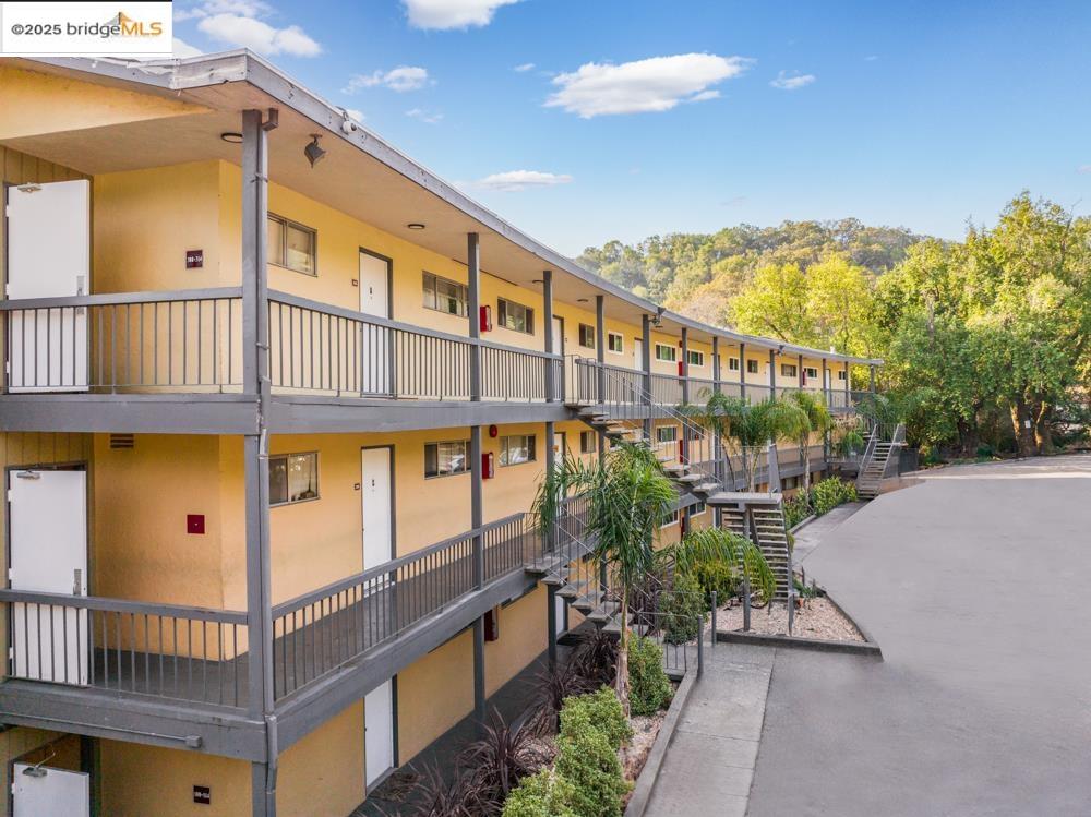 195 Los Robles Road Novato, CA 94949 - Photo 16 of 26 a view of a balcony