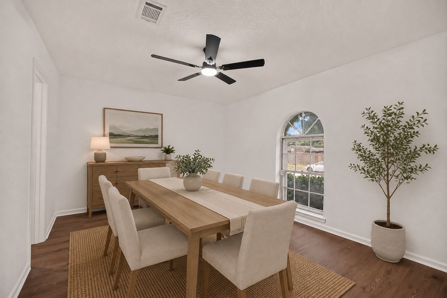 Dining Room *virtually staged*