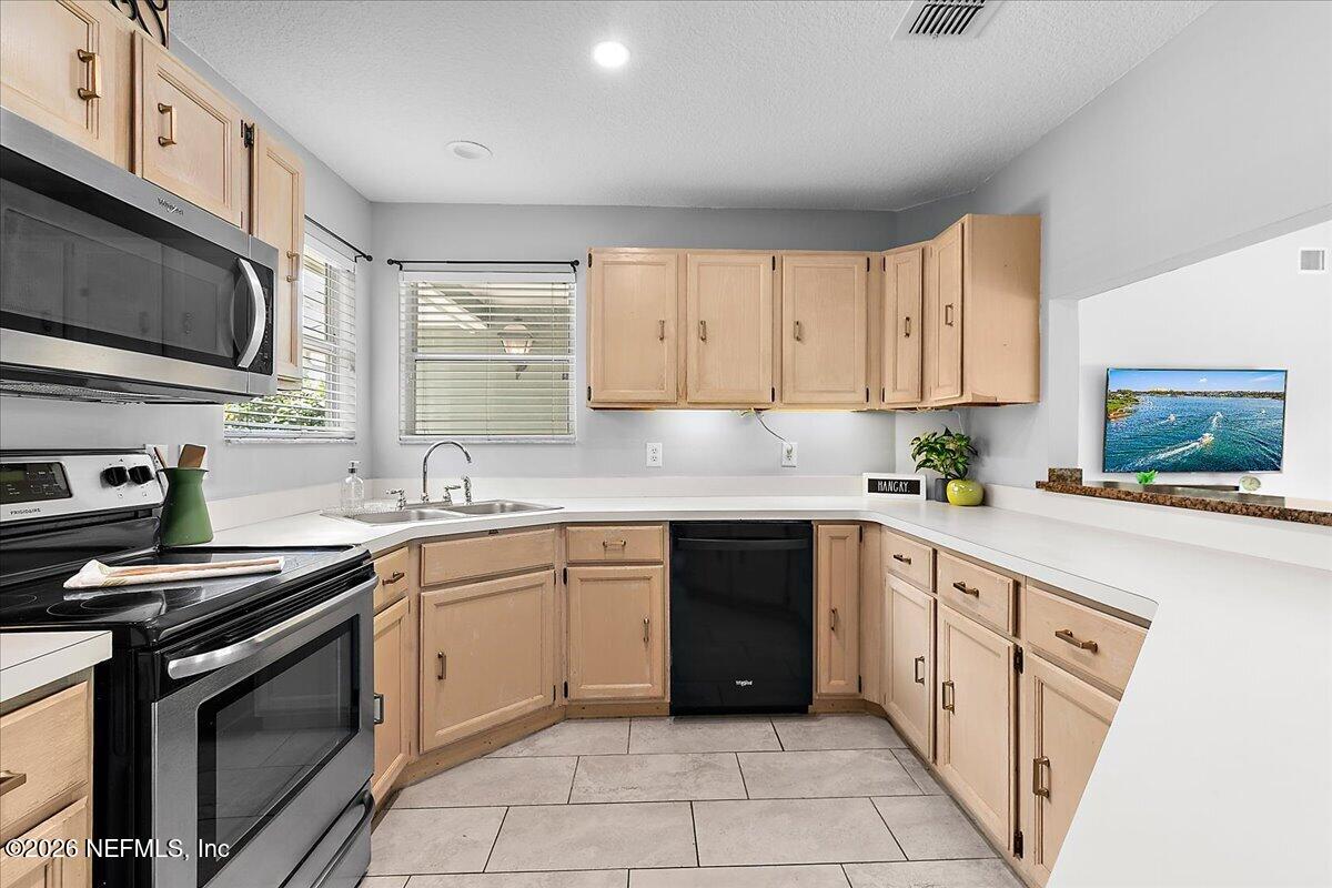 1472 Marsh Rabbit Way Fleming Island, FL 32003 - Photo 6 of 22 11-Kitchen