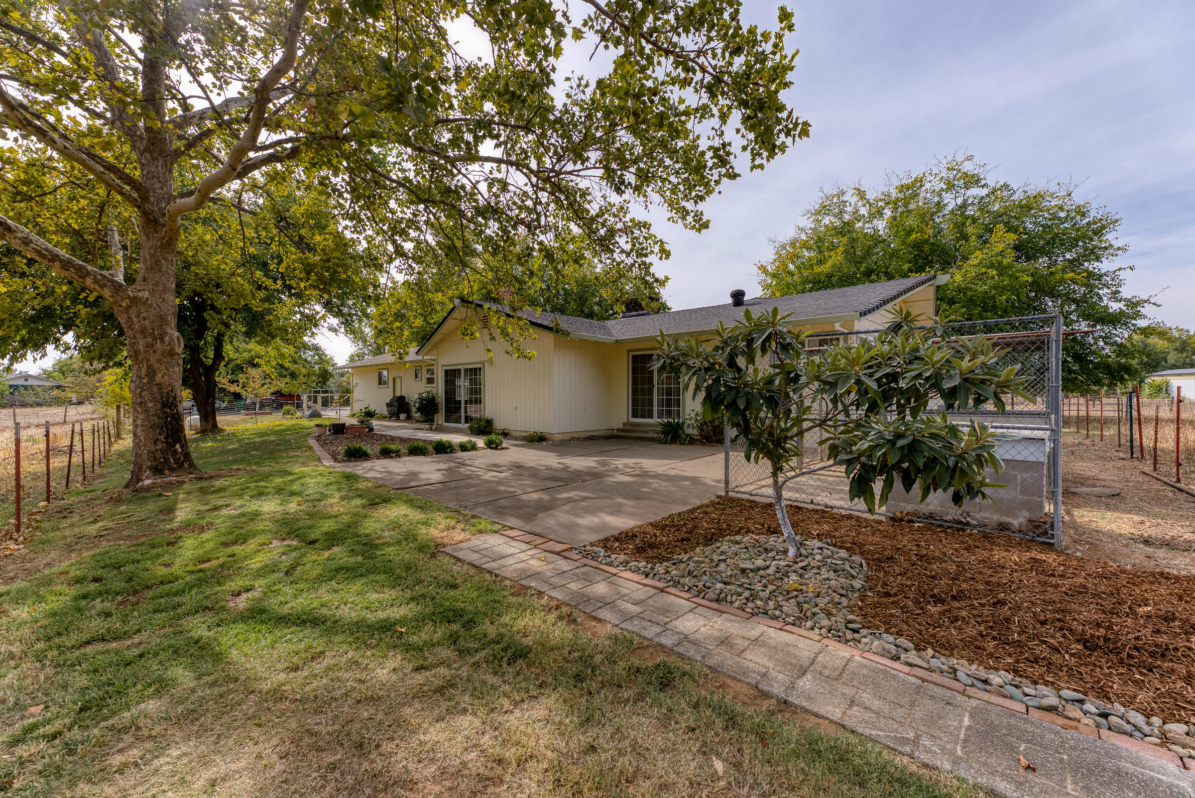 19970 Loafer Way Redding, CA 96002 - Photo 15 of 20 a backyard of a house with table and chairs