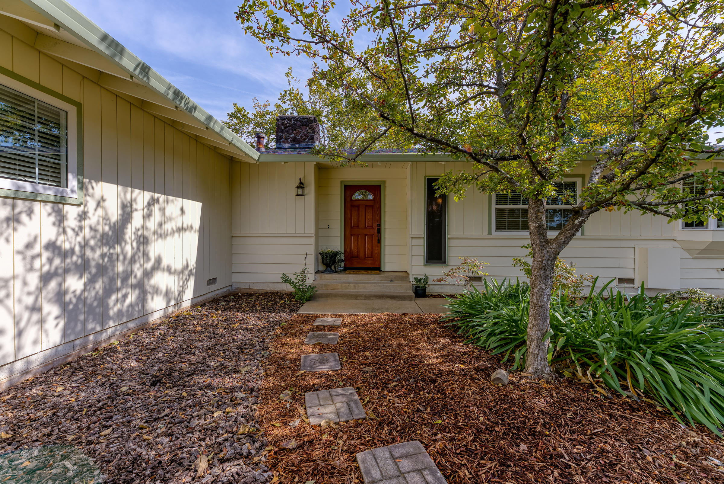 19970 Loafer Way Redding, CA 96002 - Photo 2 of 20 a front view of a house with garden