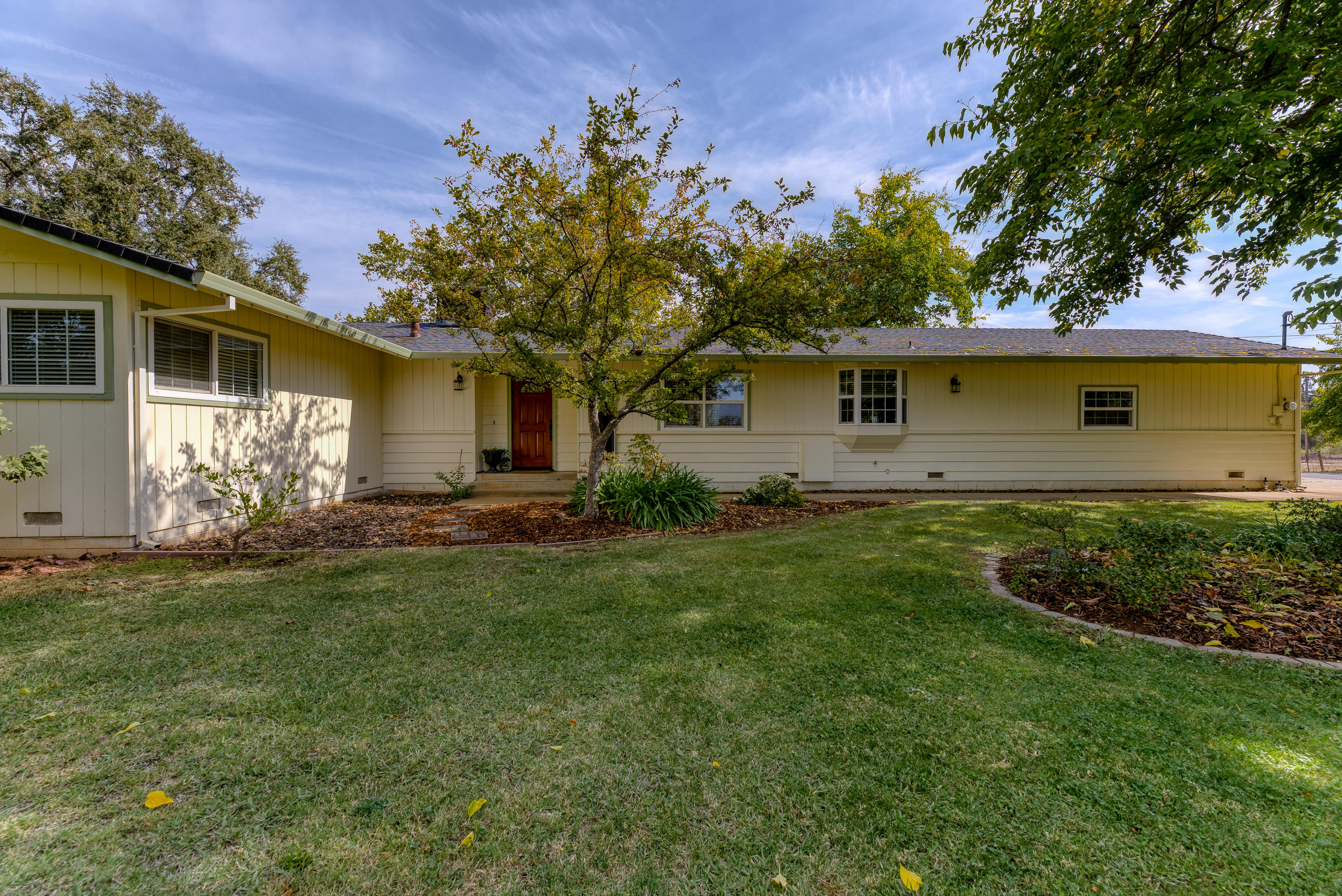 19970 Loafer Way Redding, CA 96002 - Photo 3 of 20 a front view of a house with garden