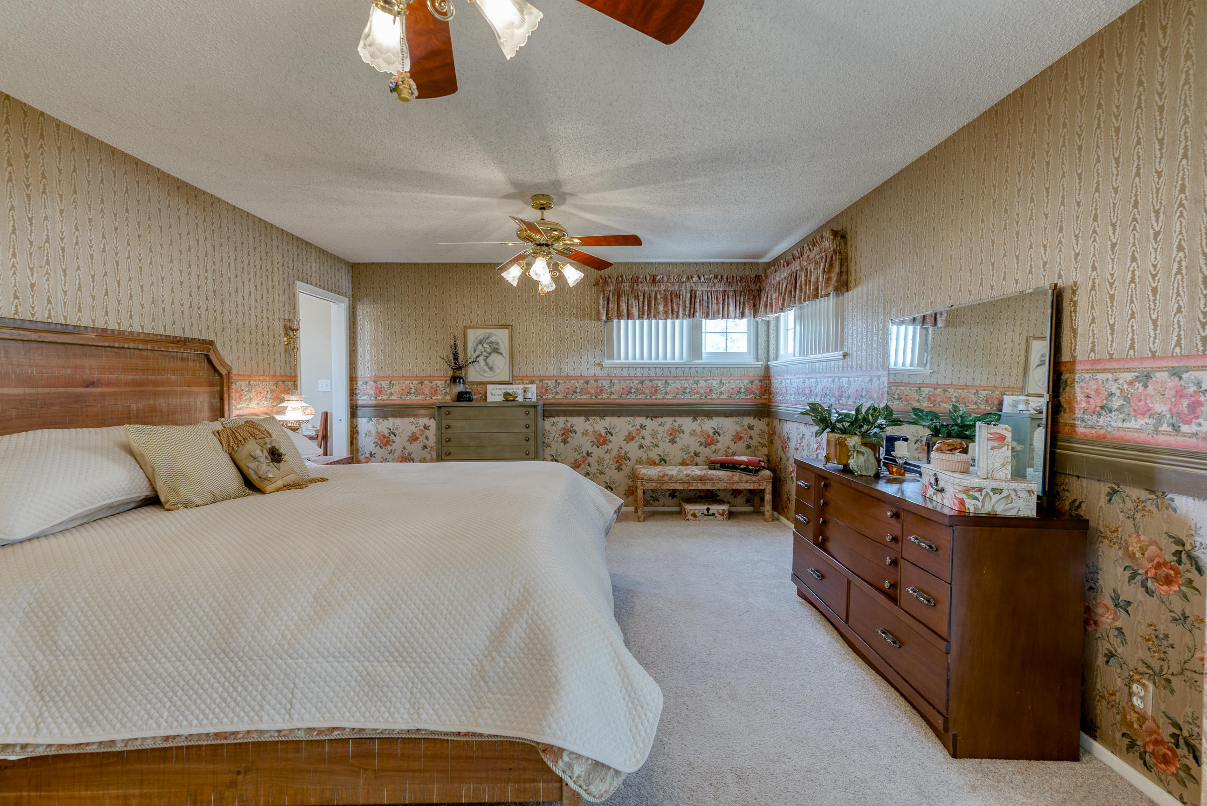 19970 Loafer Way Redding, CA 96002 - Photo 8 of 20 a bed room with furniture and a chandelier