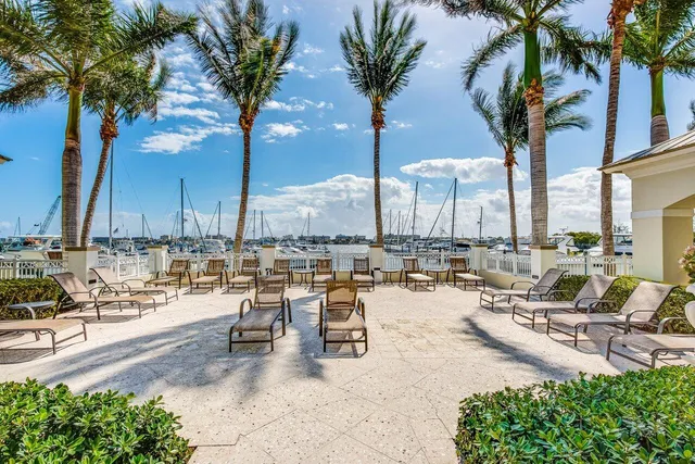 a view of a yard and entertaining space