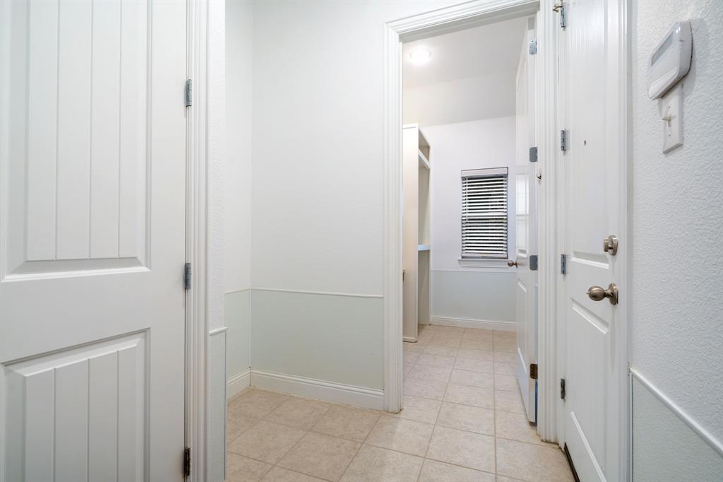 2144 Spencer Lane Carrollton, TX 75010 - Photo 13 of 31