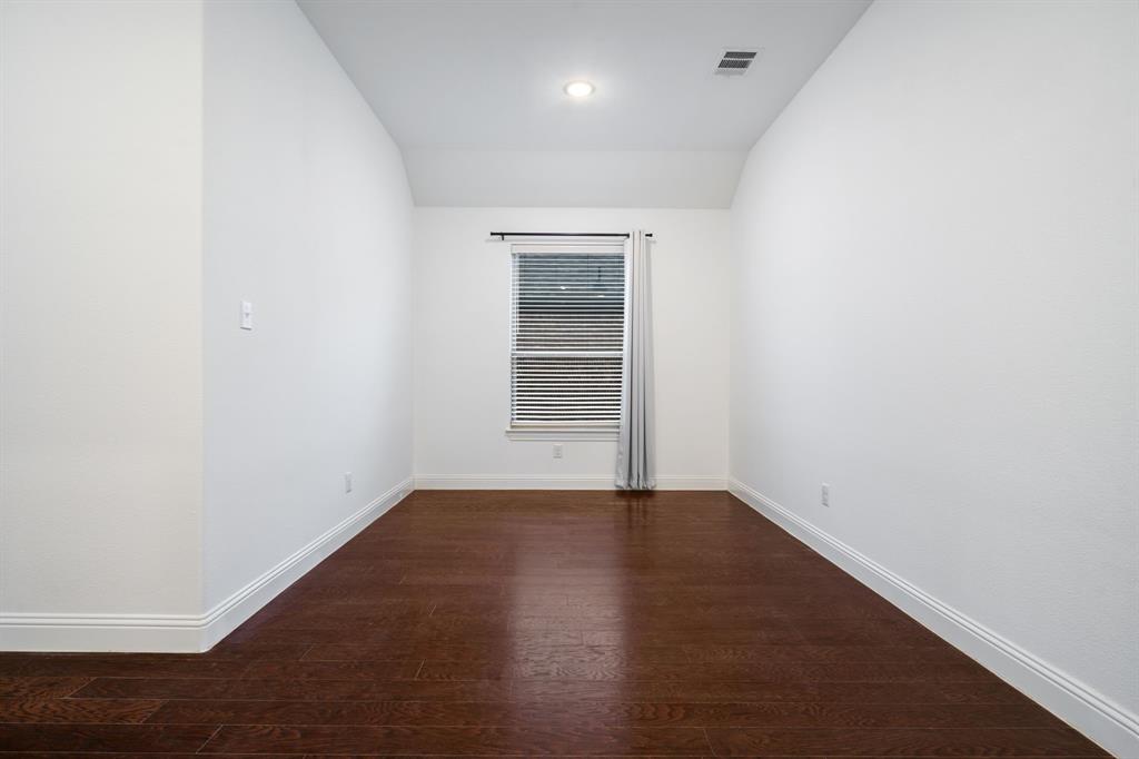 2144 Spencer Lane Carrollton, TX 75010 - Photo 14 of 31