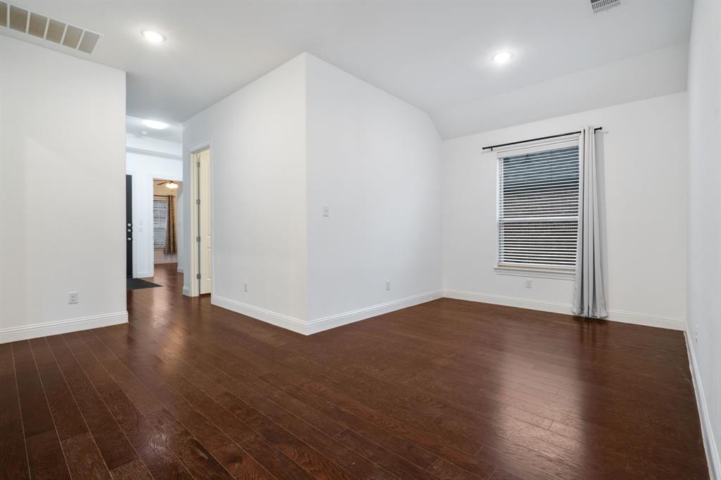 2144 Spencer Lane Carrollton, TX 75010 - Photo 15 of 31