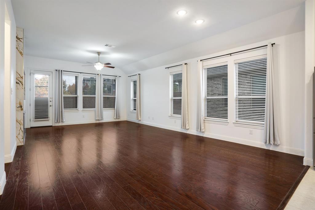 2144 Spencer Lane Carrollton, TX 75010 - Photo 16 of 31