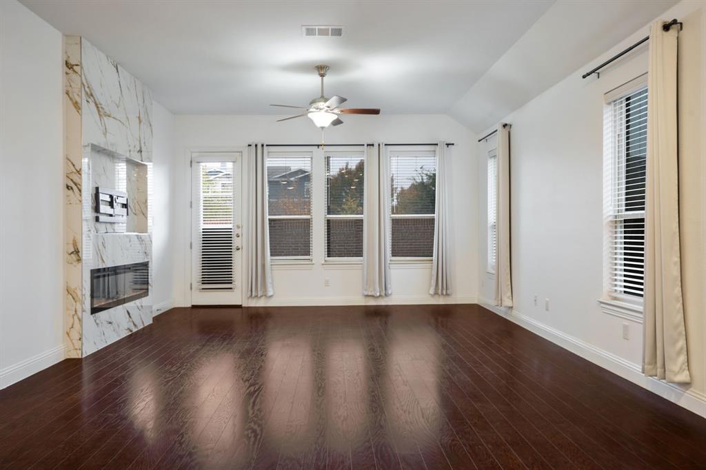 2144 Spencer Lane Carrollton, TX 75010 - Photo 17 of 31