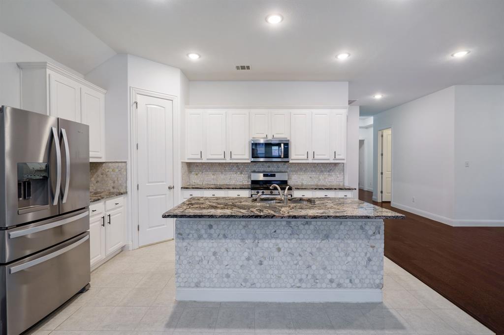 2144 Spencer Lane Carrollton, TX 75010 - Photo 5 of 31