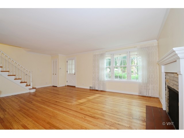 7362 East Prairie Road Lincolnwood, IL 60712 - Photo 2 of 10
