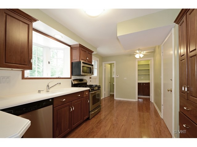 7362 East Prairie Road Lincolnwood, IL 60712 - Photo 3 of 10