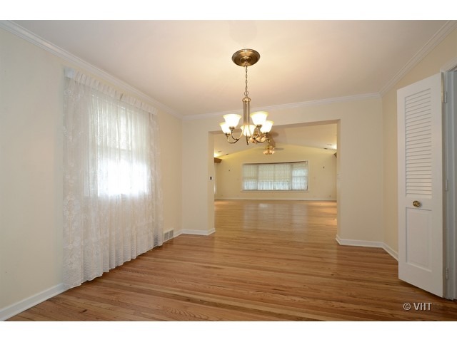 7362 East Prairie Road Lincolnwood, IL 60712 - Photo 5 of 10
