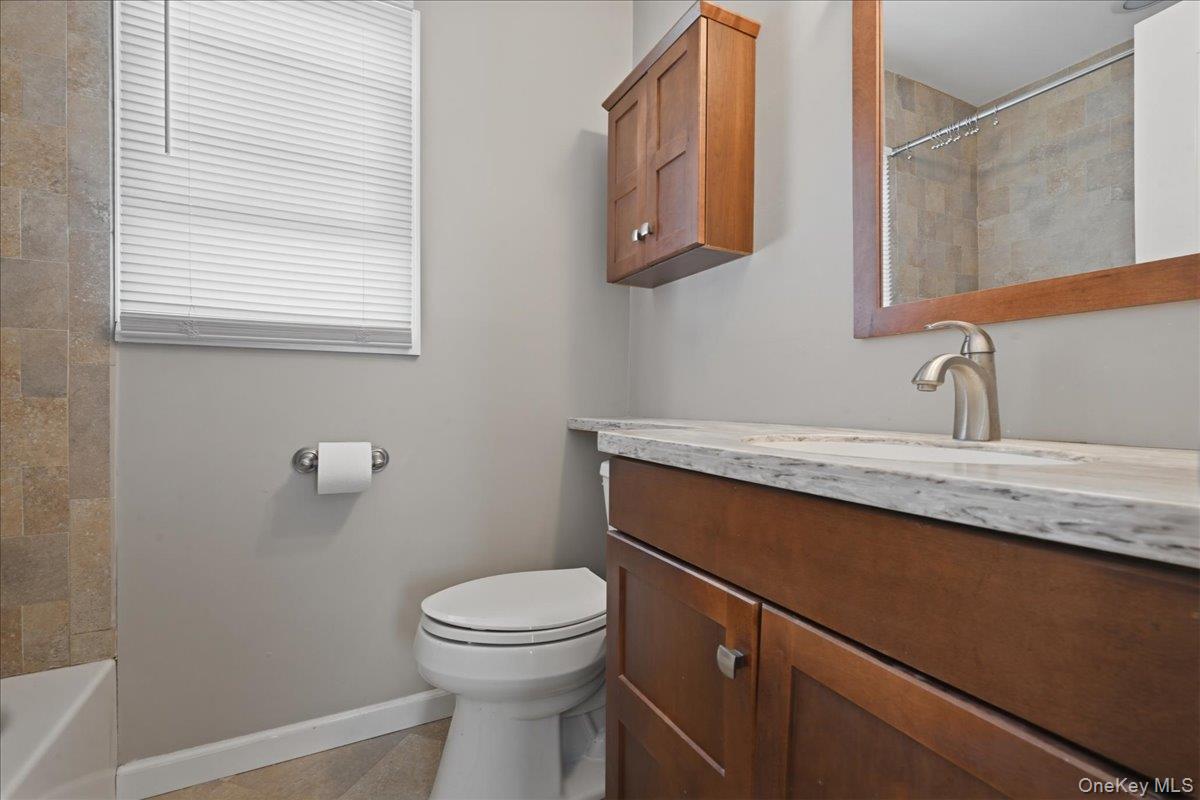 12 Annuskemunnica Road Babylon, NY 11702 - Photo 14 of 25