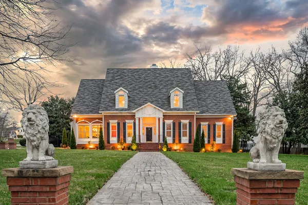 $1,399,900 | 811 North Maple Avenue, Cookeville, TN 38501