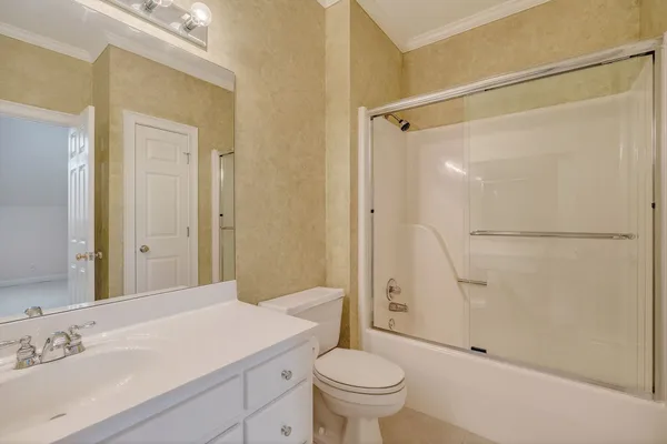 an aerial view of residential house and lake view