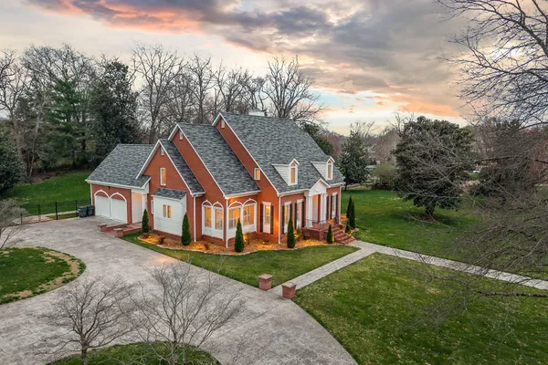 $1,399,900 | 811 North Maple Avenue, Cookeville, TN 38501