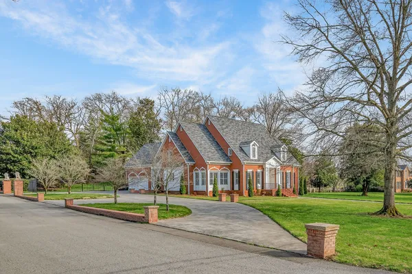 $1,399,900 | 811 North Maple Avenue, Cookeville, TN 38501