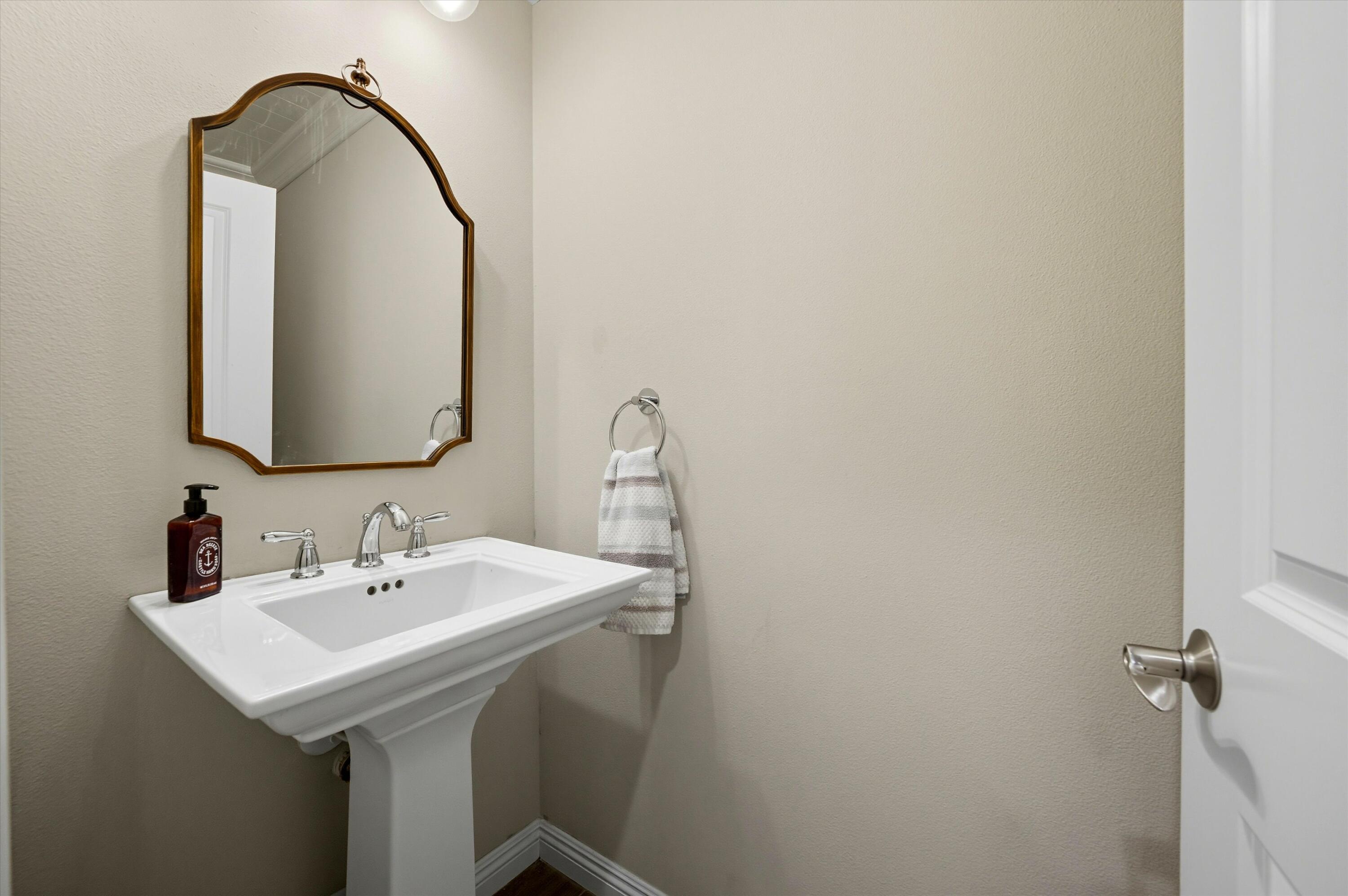 80256 Redstone Way, Unit V93 La Quinta, CA 92253 - Photo 18 of 37 a bathroom with a sink and a mirror